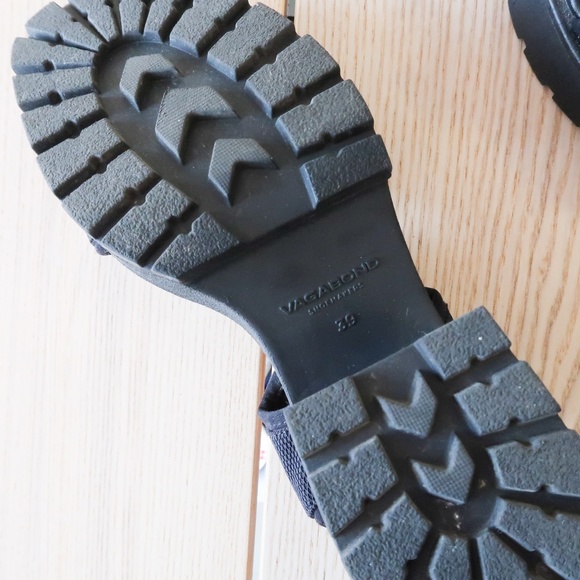 Vagabond Black Chunky Heel Sandals - Picture 5 of 6